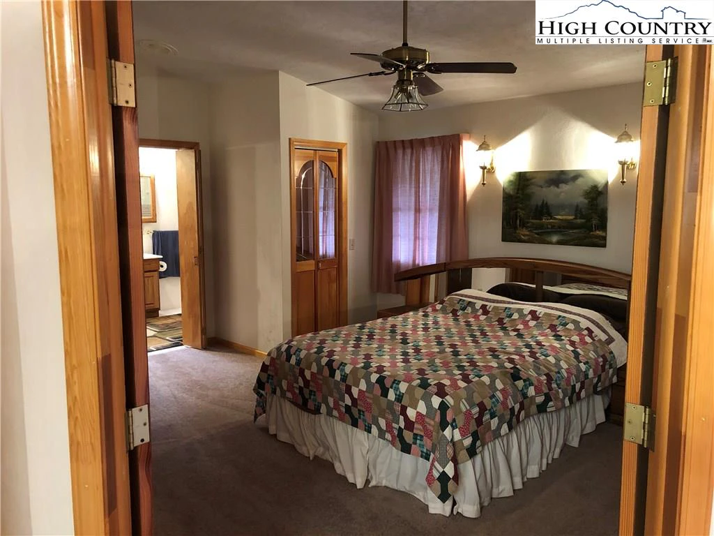 Image number 18 for the current listing