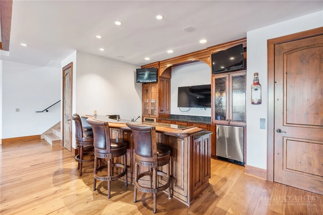 Image number 11 for the current listing