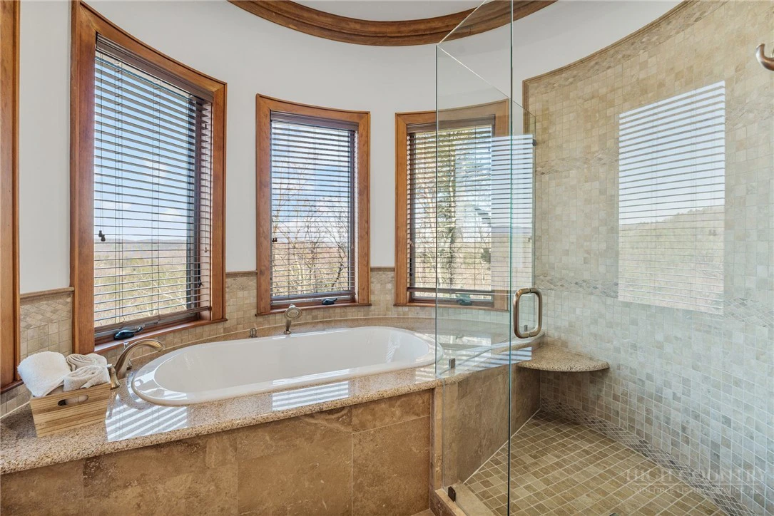 Image number 6 for the current listing