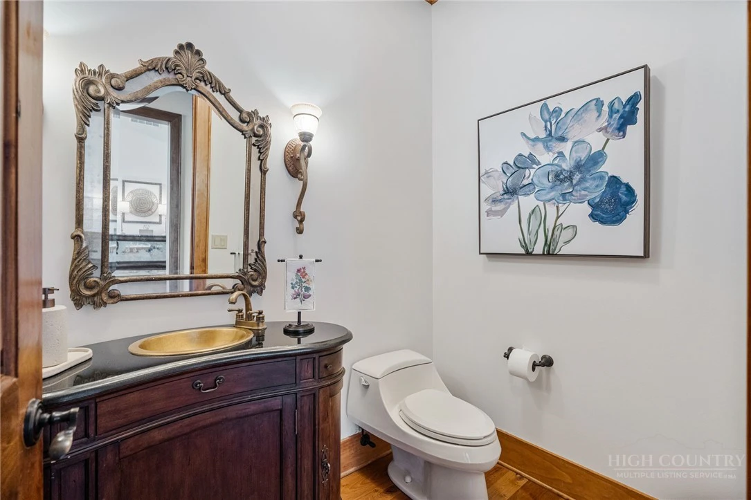 Image number 2 for the current listing