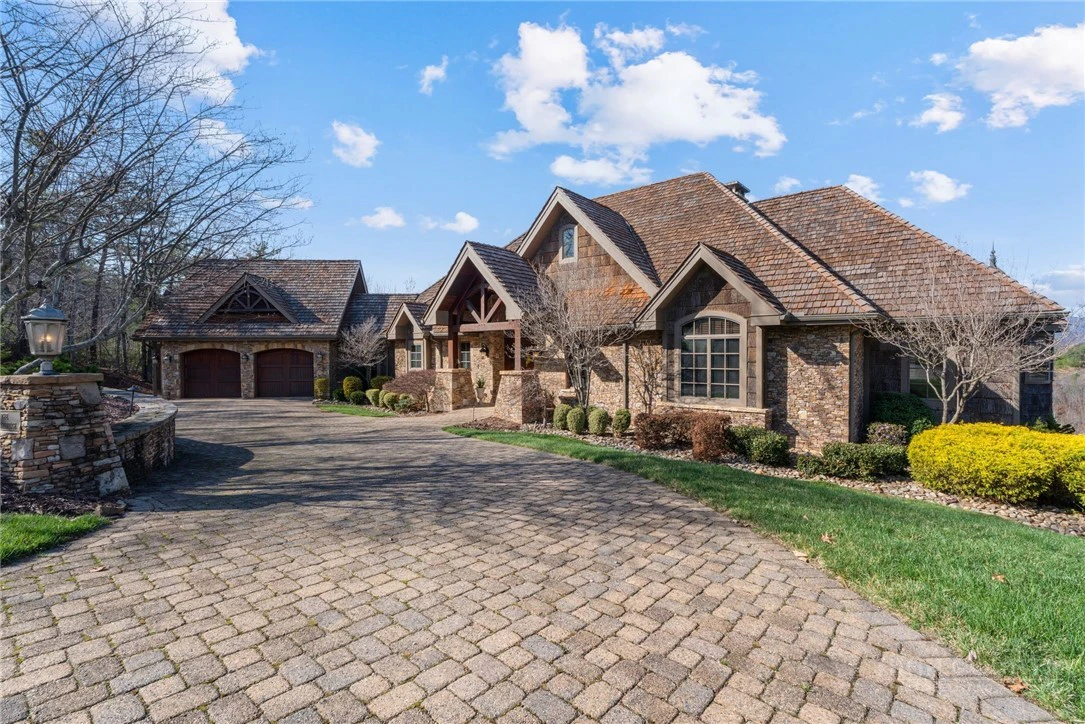 Image number 16 for the current listing
