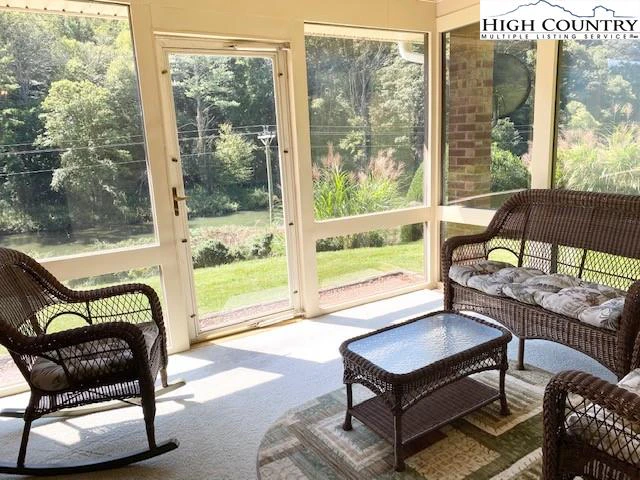 Image number 8 for the current listing
