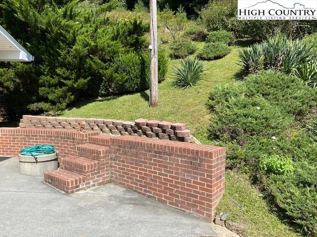 Image number 2 for the current listing