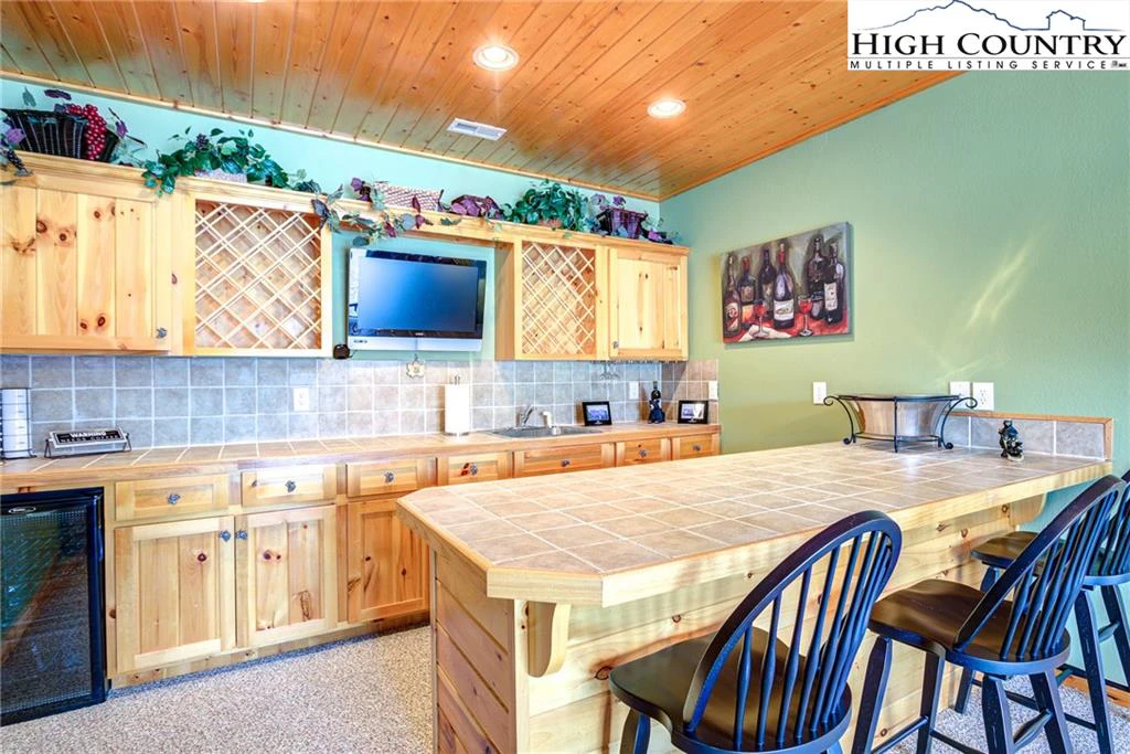 Image number 6 for the current listing