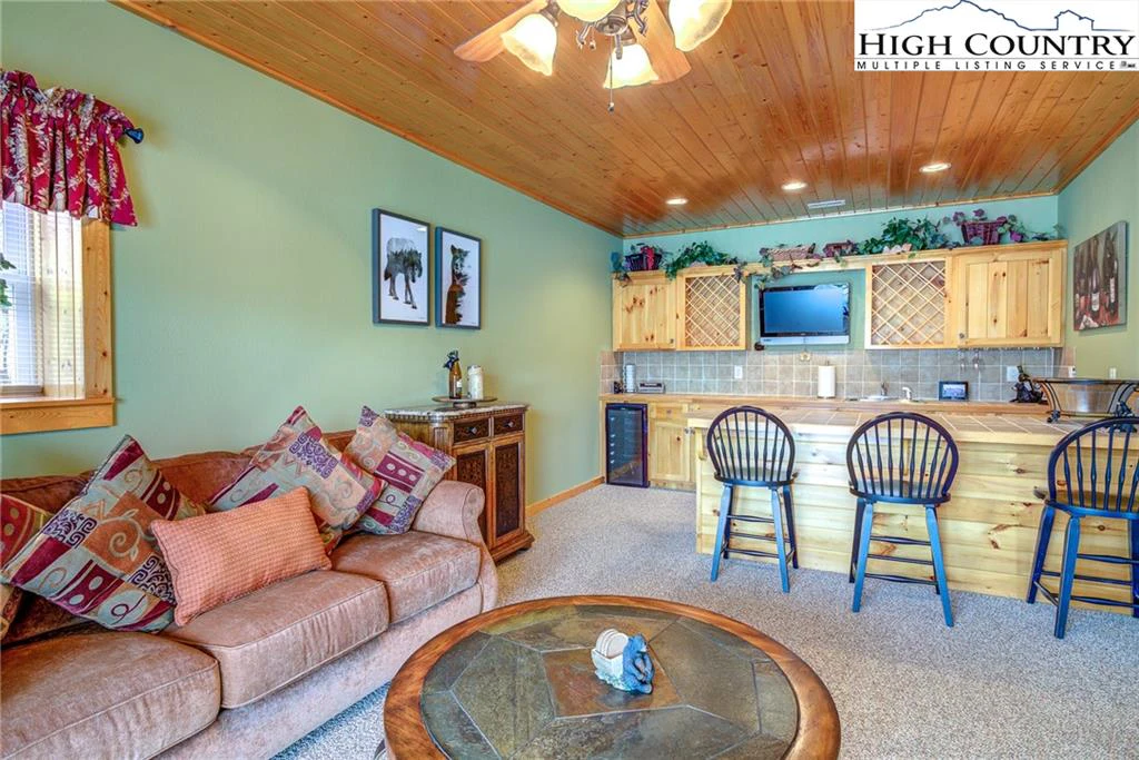 Image number 7 for the current listing