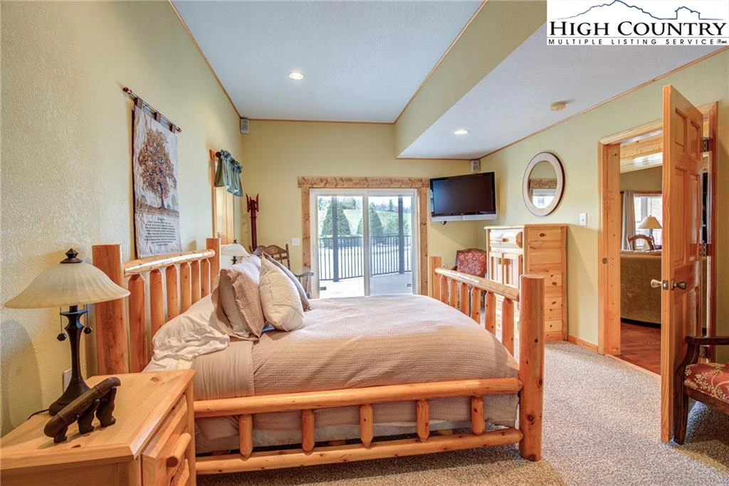 Image number 10 for the current listing