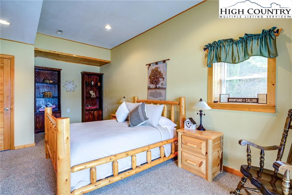 Image number 2 for the current listing