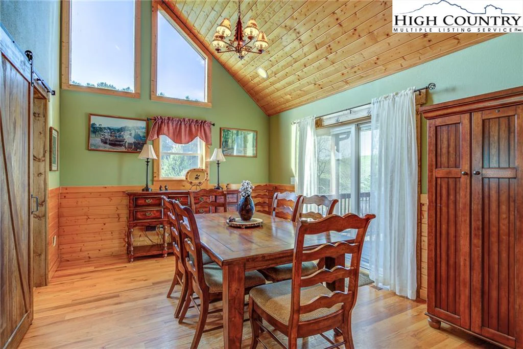Image number 12 for the current listing