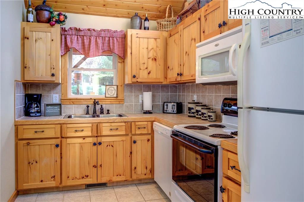 Image number 13 for the current listing