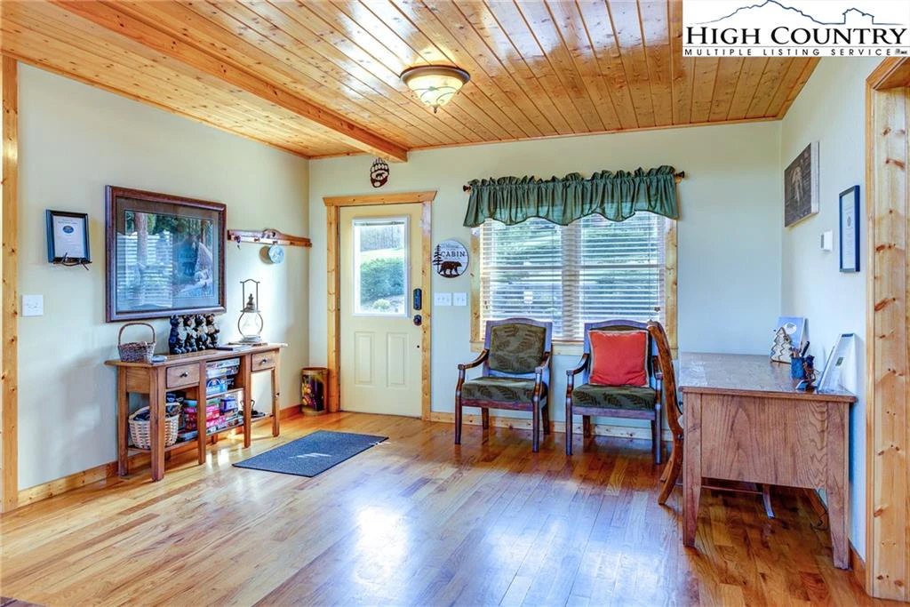 Image number 15 for the current listing