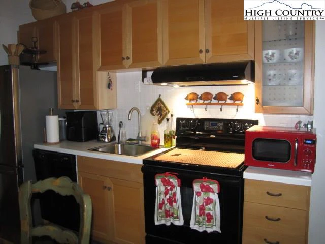 Image number 13 for the current listing