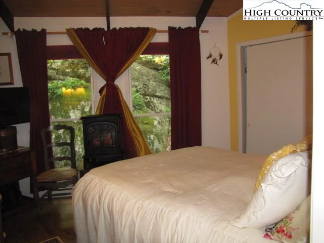 Image number 4 for the current listing