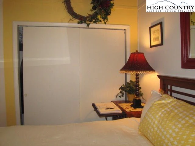 Image number 5 for the current listing