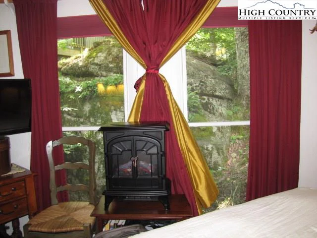 Image number 8 for the current listing