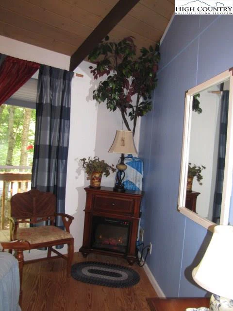 Image number 12 for the current listing