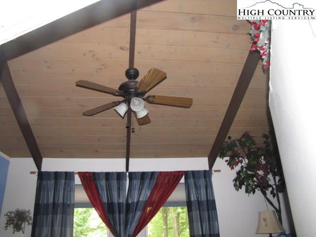 Image number 14 for the current listing