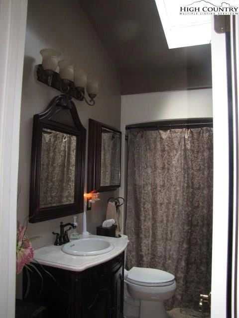 Image number 15 for the current listing