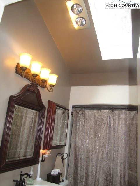 Image number 18 for the current listing