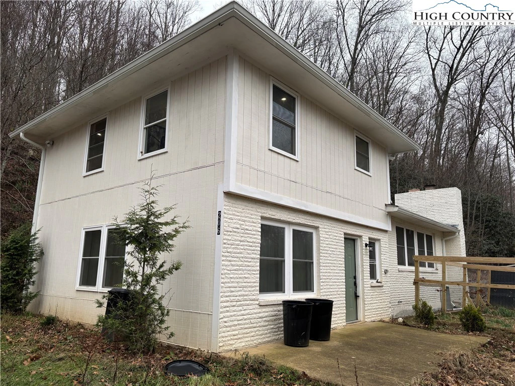 Image number 1 for the current listing