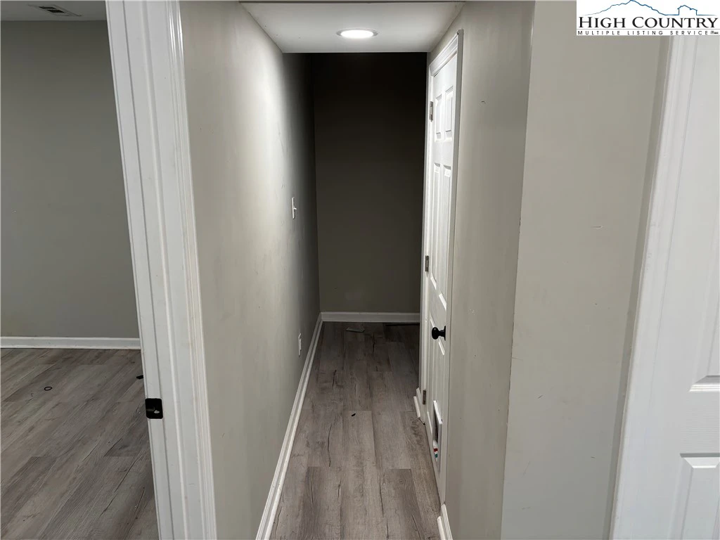 Image number 2 for the current listing