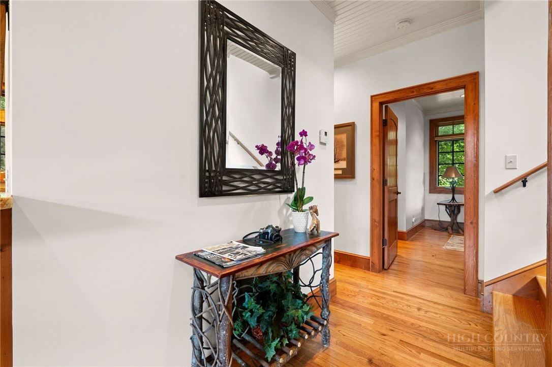 Image number 6 for the current listing