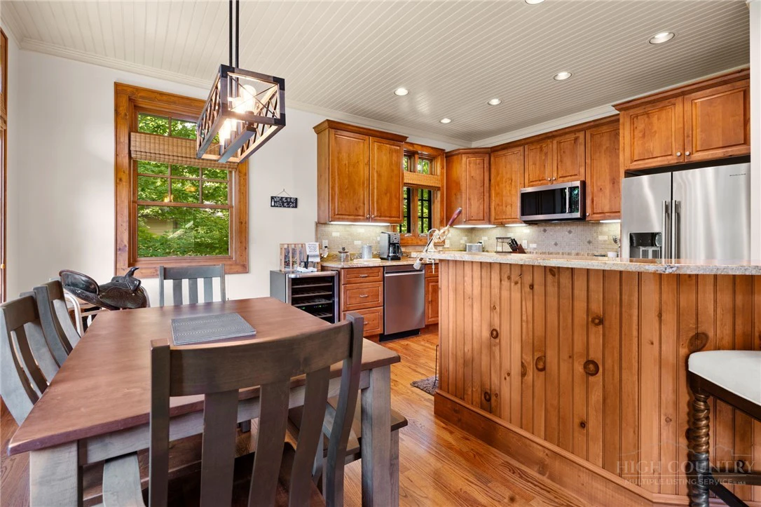 Image number 10 for the current listing