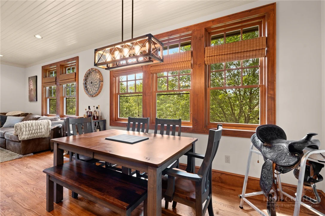 Image number 11 for the current listing