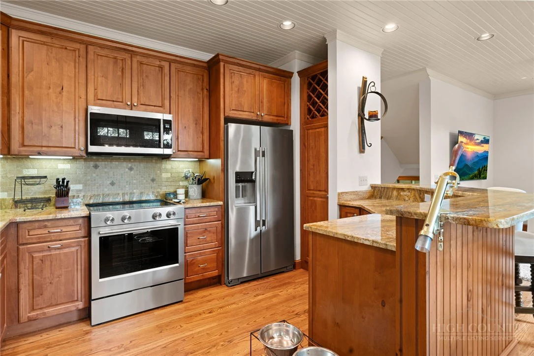 Image number 12 for the current listing