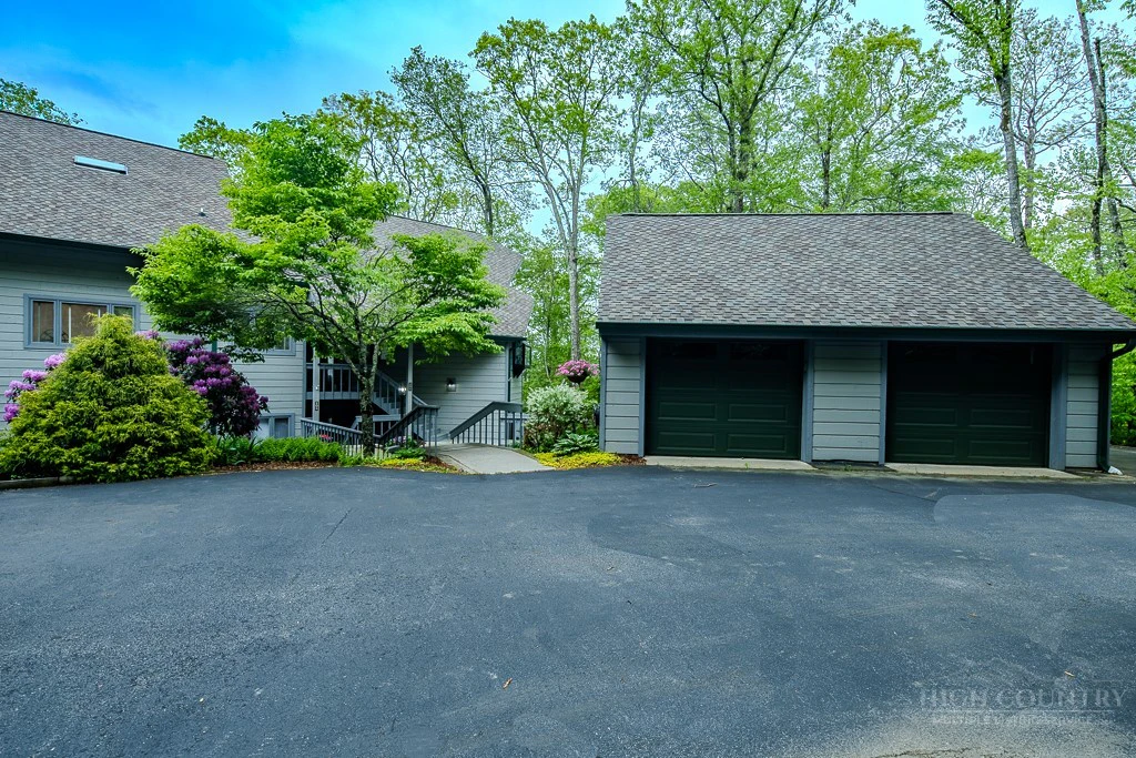 Image number 1 for the current listing