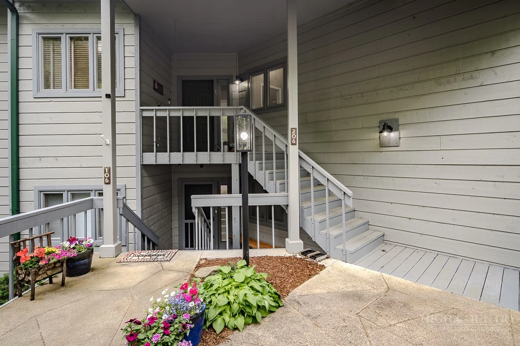 Image number 3 for the current listing