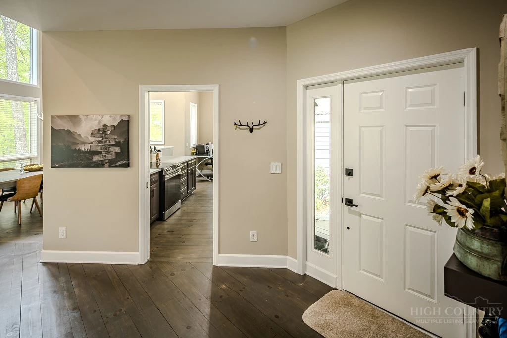 Image number 4 for the current listing