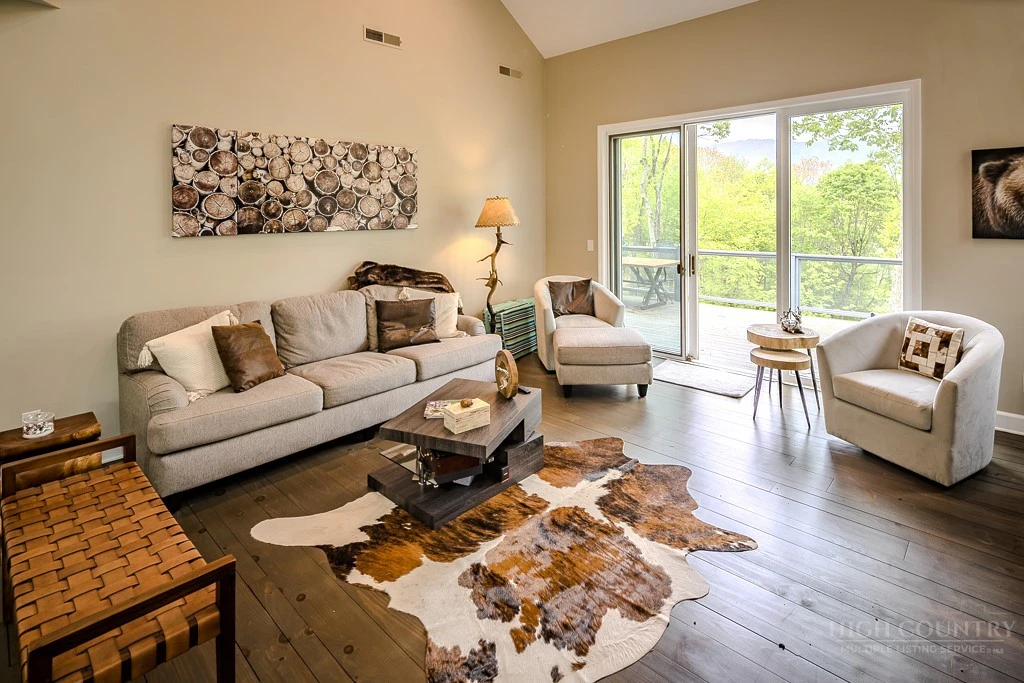 Image number 9 for the current listing