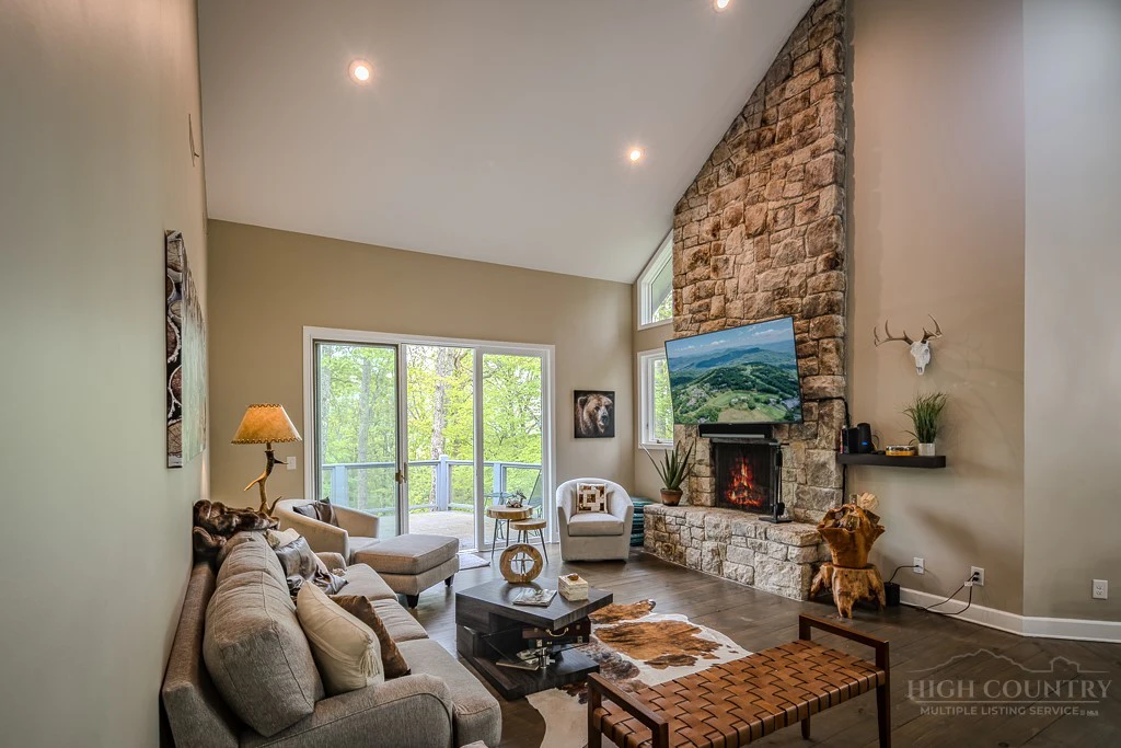 Image number 10 for the current listing