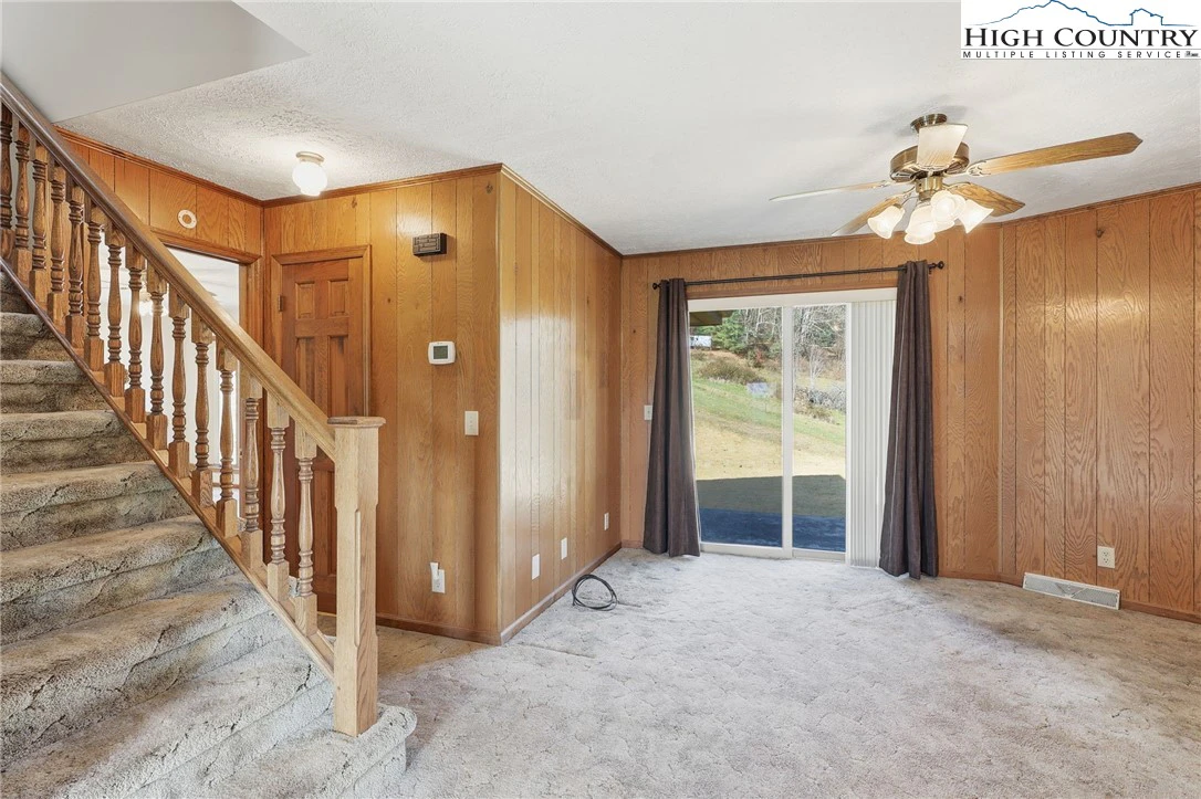 Image number 20 for the current listing