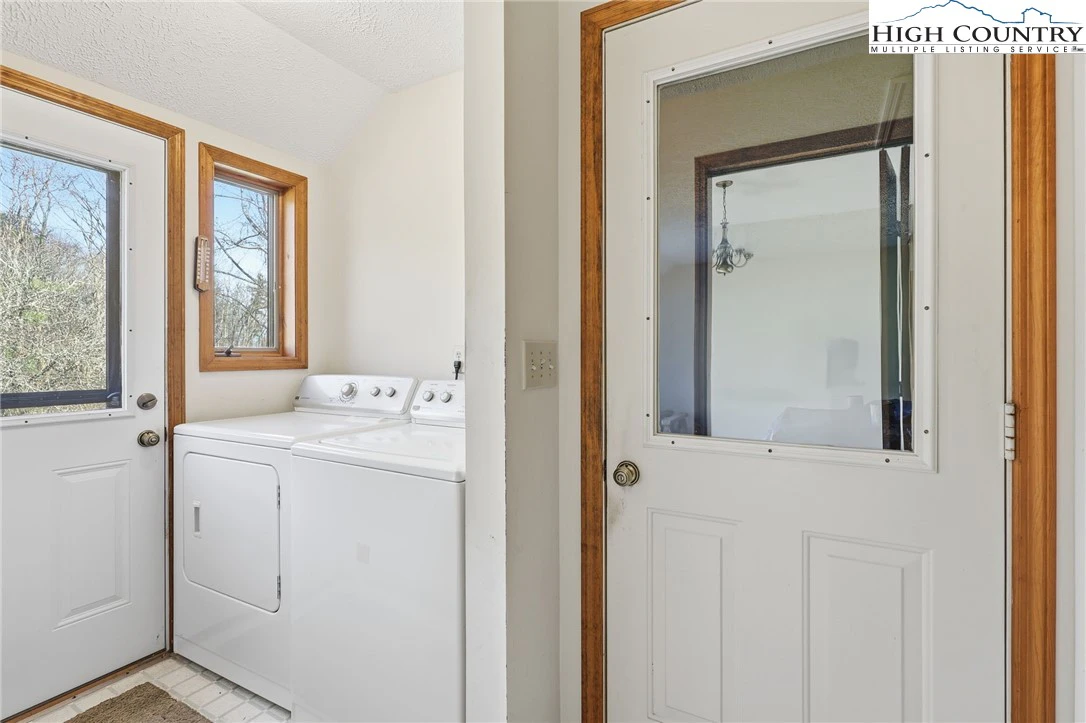 Image number 5 for the current listing