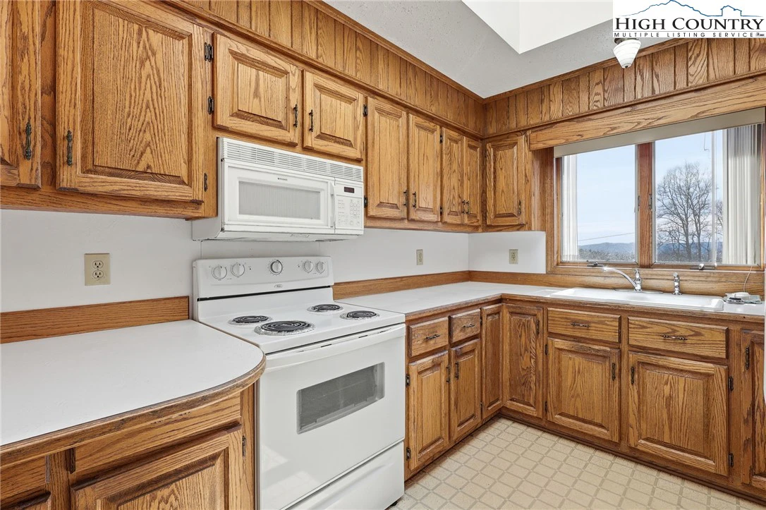 Image number 7 for the current listing