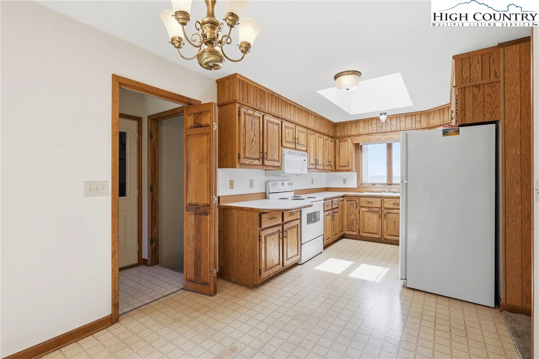 Image number 10 for the current listing