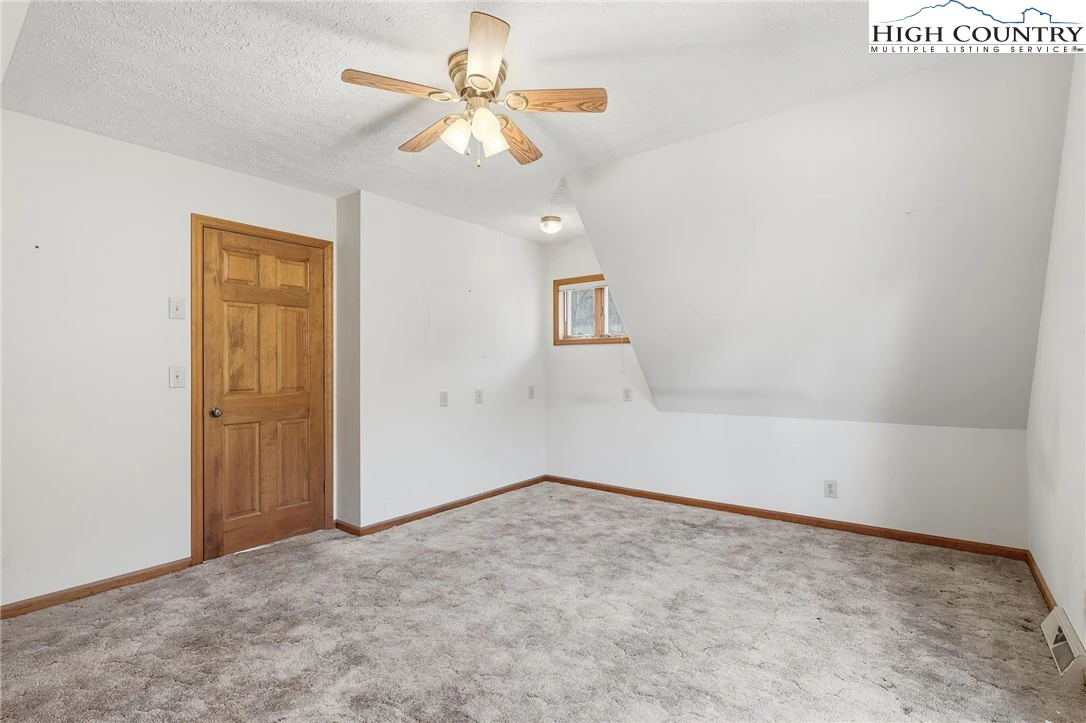 Image number 2 for the current listing