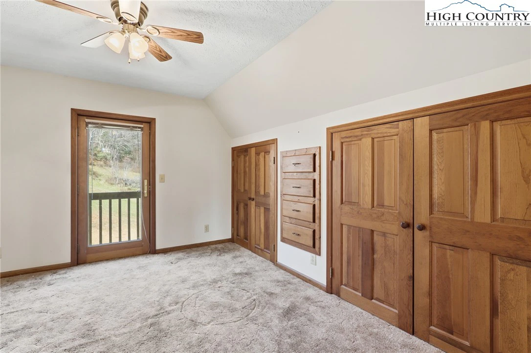 Image number 13 for the current listing
