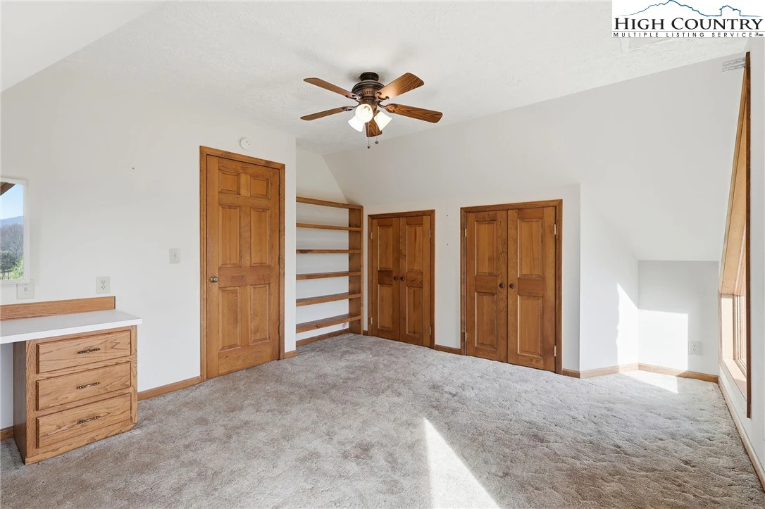 Image number 17 for the current listing