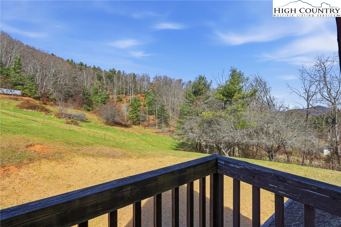 Image number 19 for the current listing