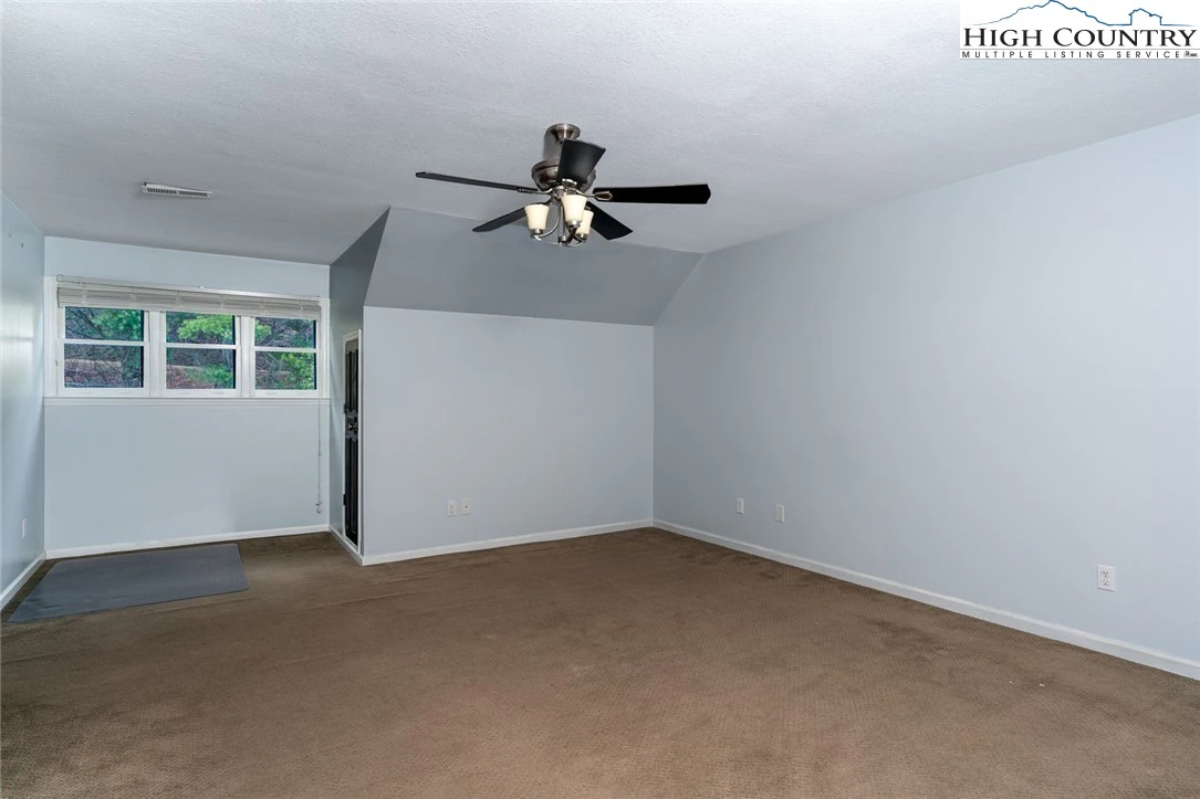 Image number 15 for the current listing