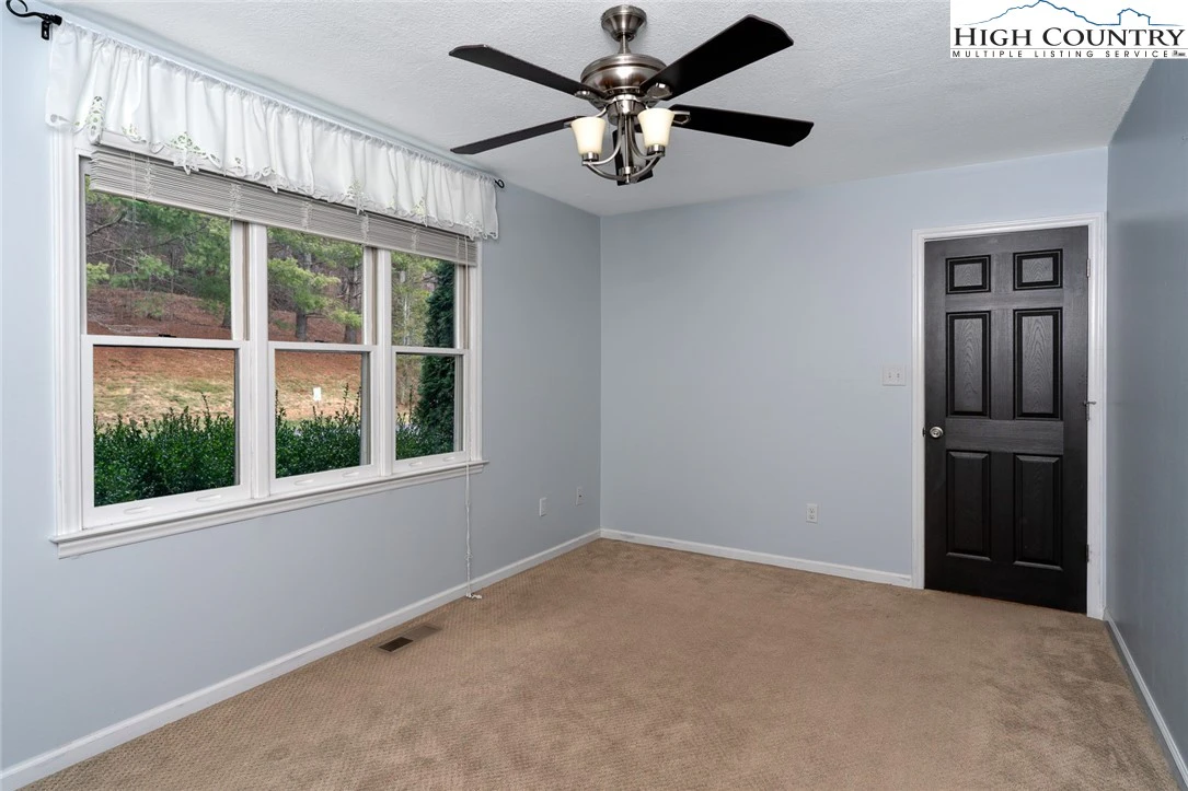 Image number 12 for the current listing