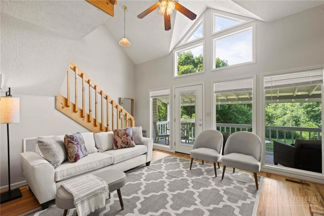 Image number 5 for the current listing
