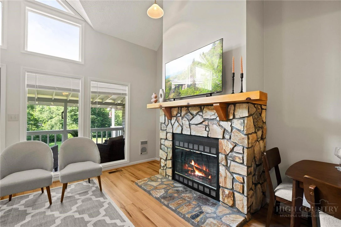 Image number 7 for the current listing