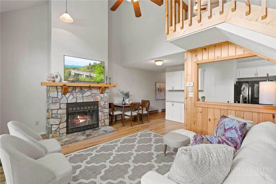 Image number 6 for the current listing
