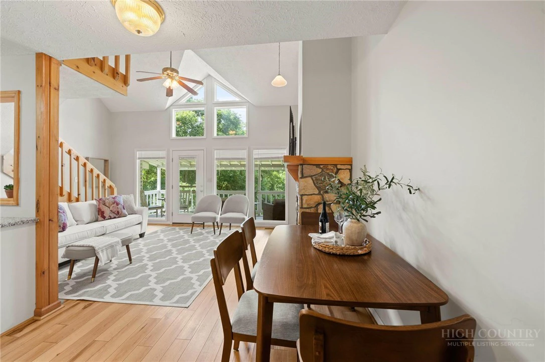 Image number 8 for the current listing