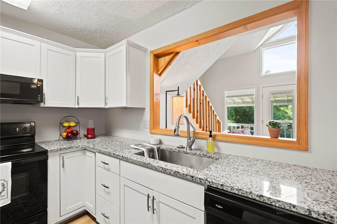 Image number 12 for the current listing