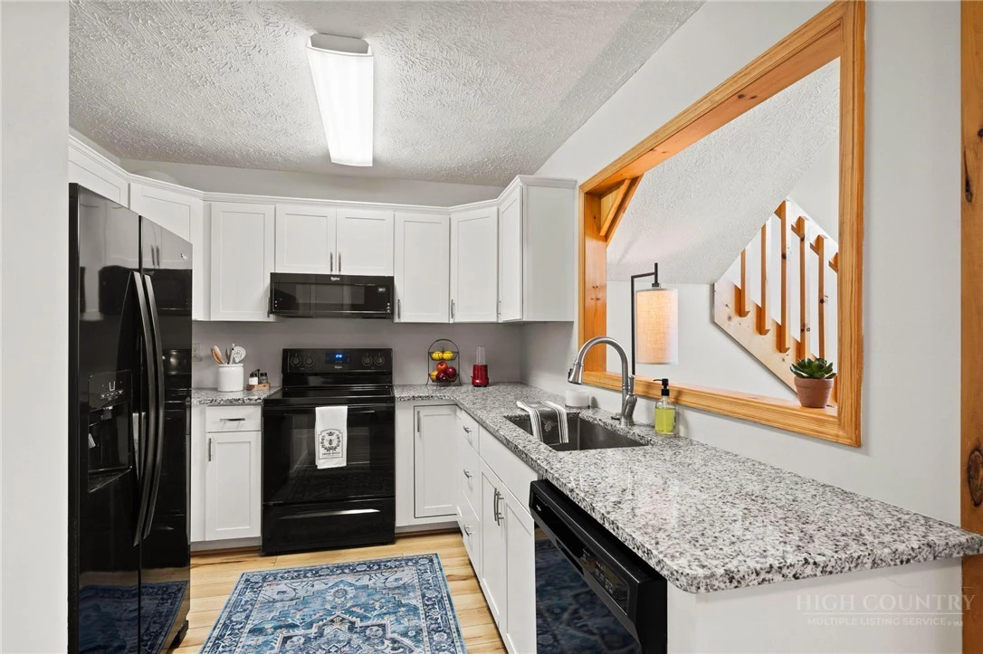 Image number 11 for the current listing