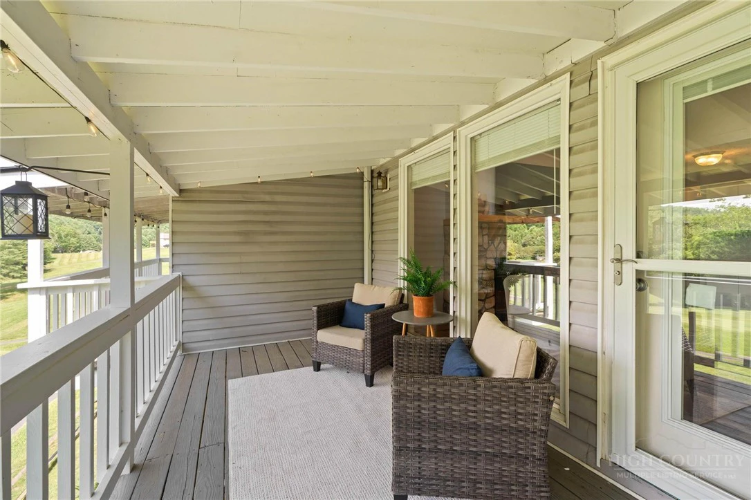Image number 14 for the current listing